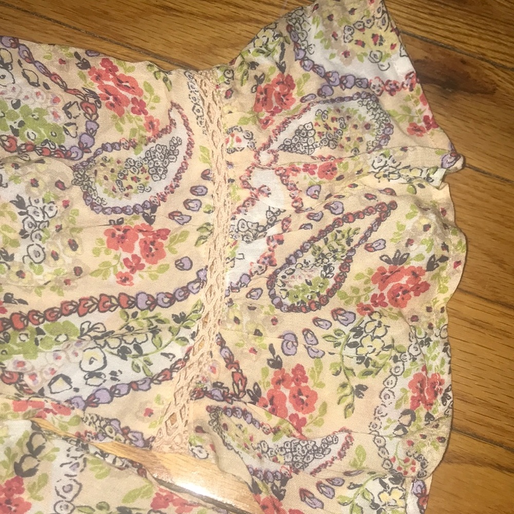 Flower Ruffle Blouse - Picture 2 of 5